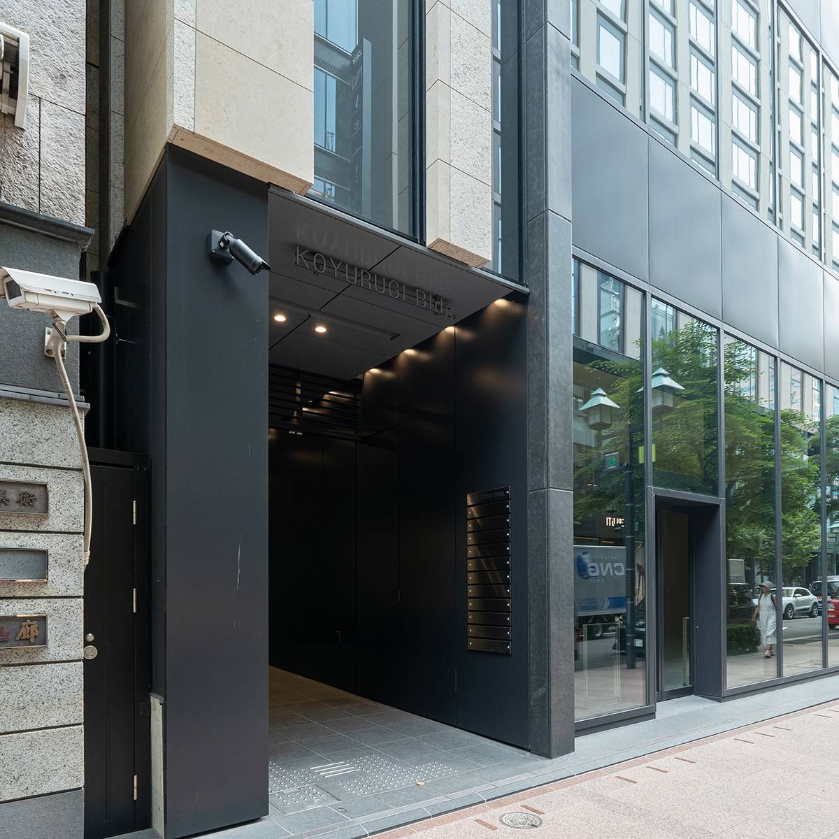 並木通り側入口